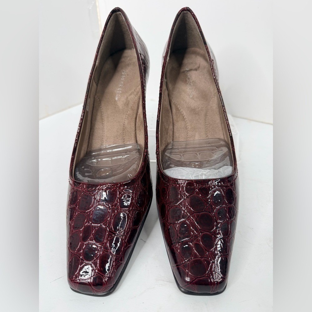 NWOT Aerosoles Burgundy Croc Embossed Pumps Square Toe Low Heel Size 8